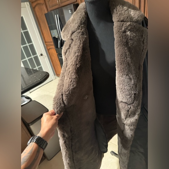 WEWOREWHAT Luxurious Black and Brown Women's Coat - Picture 3 of 6